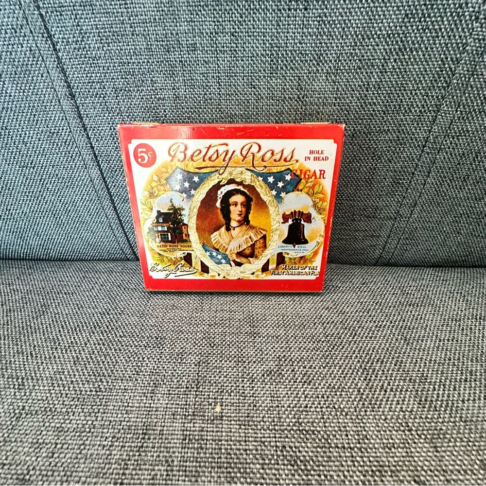 BETSY ROSS VINTAGE EMPTY CIGAR POCKET TOBACCO TIN - AWESOME GRAPHICS!